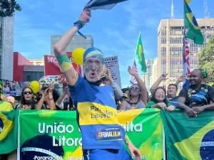 Em ato na Paulista, 62% aprovam Bolsonaro ter chamado seguidores de malucos