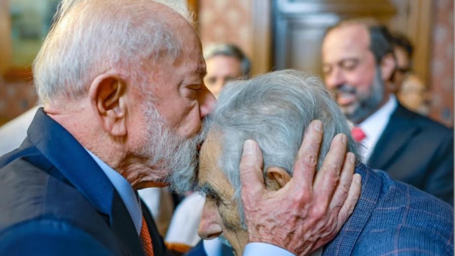Lula encontra Pepe Mujica na posse de Orsi, no Uruguai Lula encontra Pepe Mujica na posse de Orsi, no Uruguai