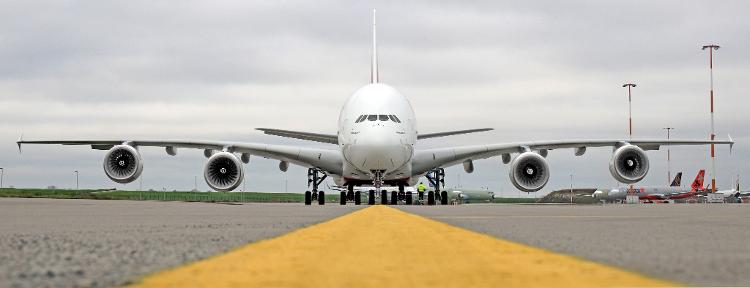Airbus A380, o maior avião de passageiros do mundo Airbus A380, o maior avião de passageiros do mundo