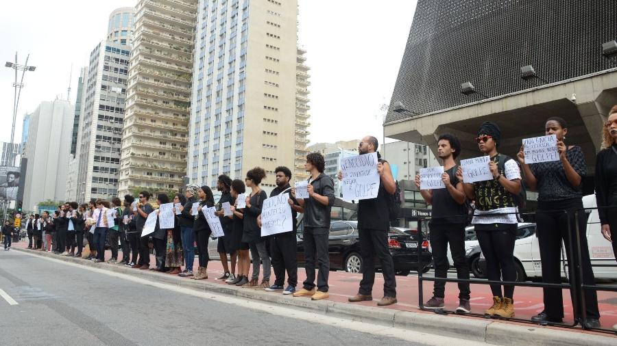 Foto de arquivo mostra o grupo "Coletivo Legítima Defesa" durante protesto contra o racismo na avenida Paulista, em São Paulo (mai.2016) - J. Duran Machfee/Futura Press/Estadão Conteúdo