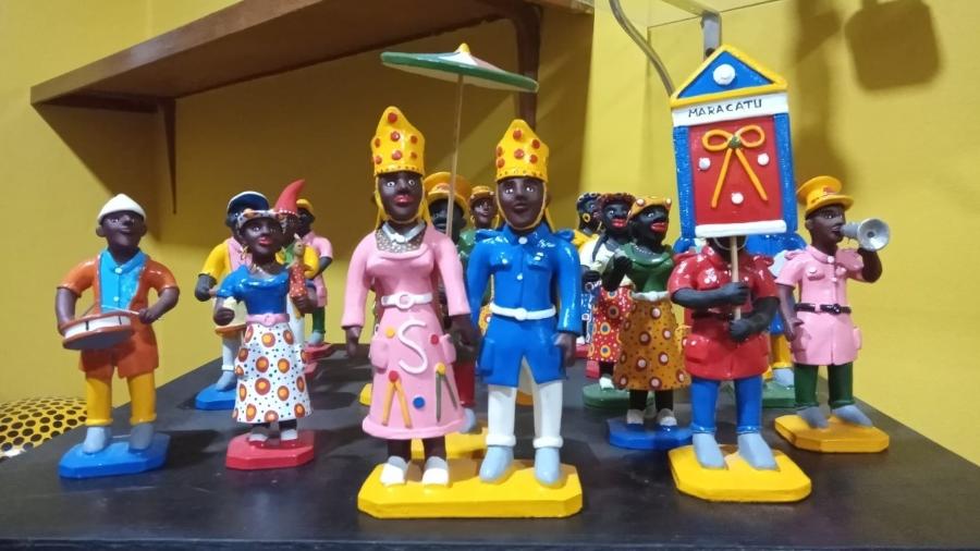 Com a arte de esculturas herdada pelo pai, Ademilson retrata o cotidiano de sua vida em obras de arte características do sertão e da região nordestina - Arquivo Pessoal