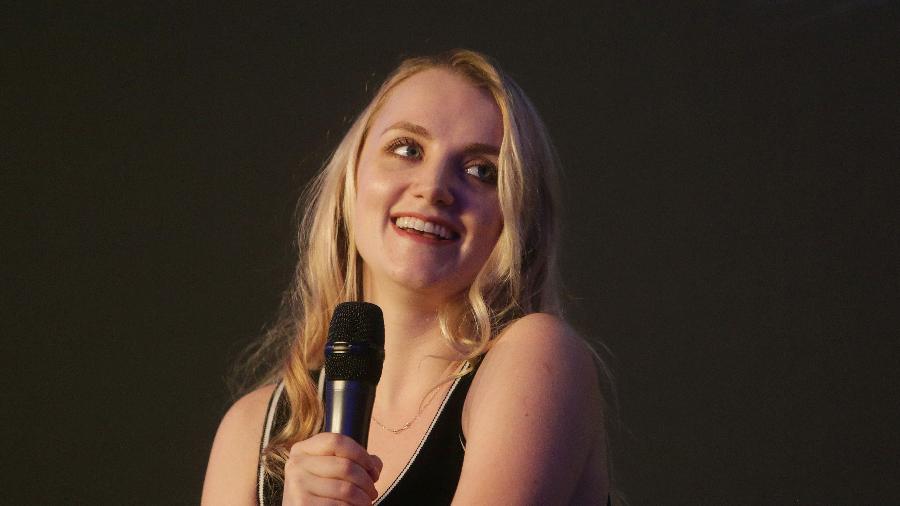 4.dez.2016 - A atriz Evanna Lynch, a Luna de "Harry Potter", conversa com os potterheads na CCXP 2016 (Comic Con Experience), em São Paulo - Ricardo Matsukawa/UOL