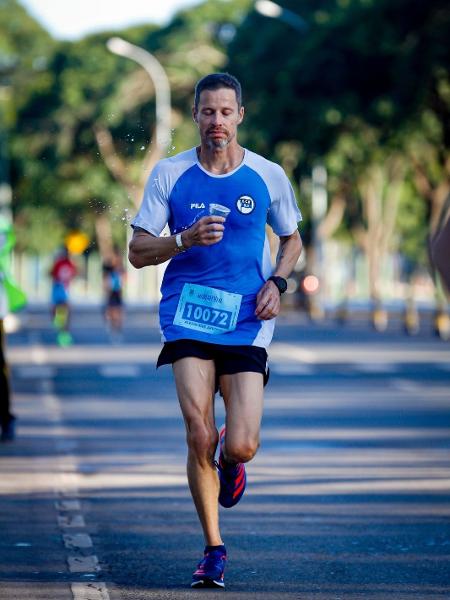 Após o tratamento, Alexandre mudou hábitos de vida e se tornou maratonista Após o tratamento, Alexandre mudou hábitos de vida e se tornou maratonista