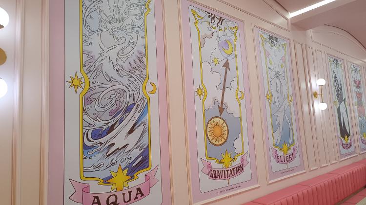 Parede do Café Cardcaptor Sakura com as Cartas Clow