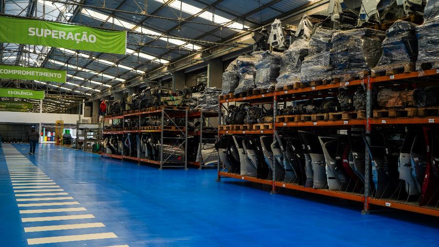 Pátio da Renova Ecopeças, especialista em reciclagem de veículos Pátio da Renova Ecopeças, especialista em reciclagem de veículos