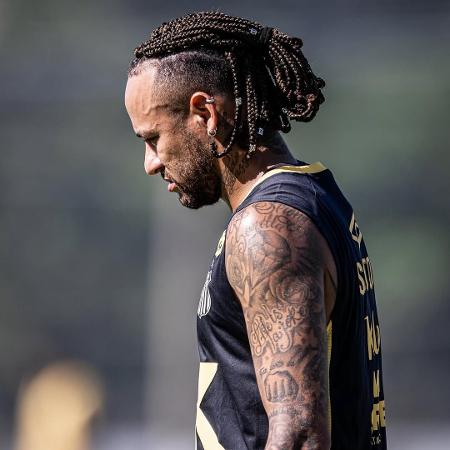 Neymar treina com elenco do Santos para enfrentar o CRB. Neymar treina com elenco do Santos para enfrentar o CRB.