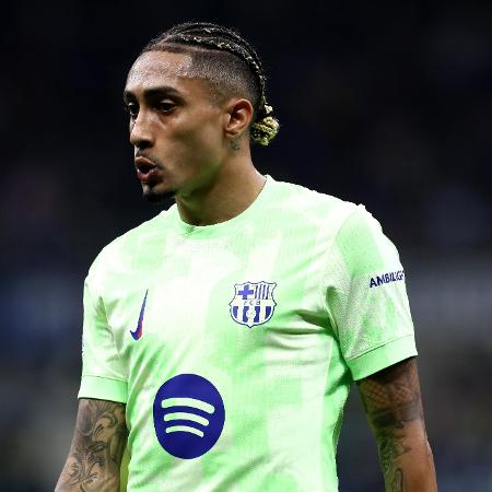Raphinha, do Barcelona, em ação durante jogo contra a Inter de Milão pela Champions League Raphinha, do Barcelona, em ação durante jogo contra a Inter de Milão pela Champions League