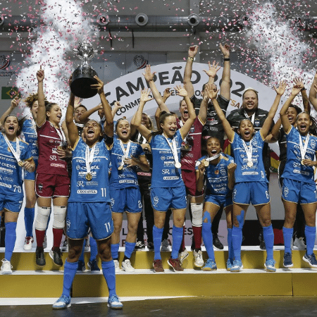 Jogadoras do Stein Cascavel comemorando o título da Libertadores Jogadoras do Stein Cascavel comemorando o título da Libertadores