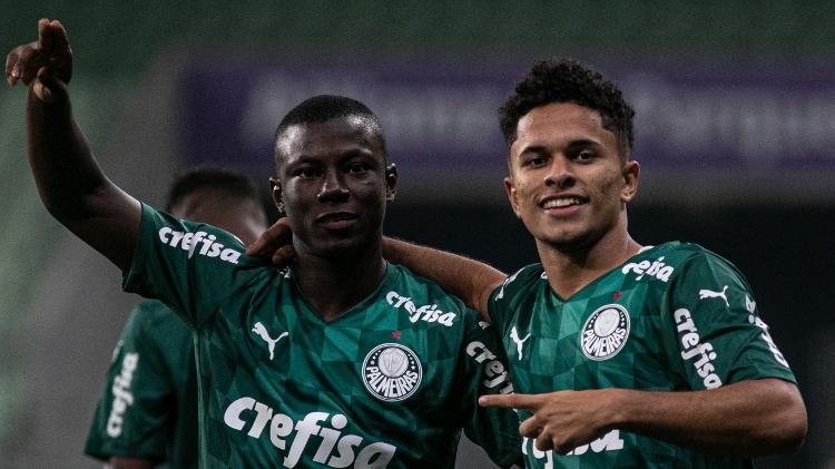 Marino Hinestroza (à esquerda) comemora gol contra o Náutico em jogo da Copa do Brasil sub-20 Marino Hinestroza (à esquerda) comemora gol contra o Náutico em jogo da Copa do Brasil sub-20