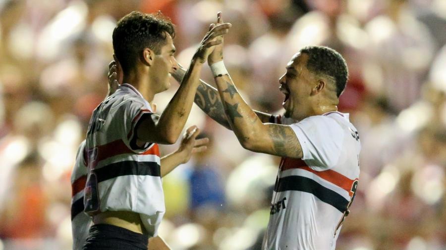 Rodriguinho e Luciano comemoram gol do São Paulo sobre o Náutico em jogo da Copa do Brasil Rodriguinho e Luciano comemoram gol do São Paulo sobre o Náutico em jogo da Copa do Brasil