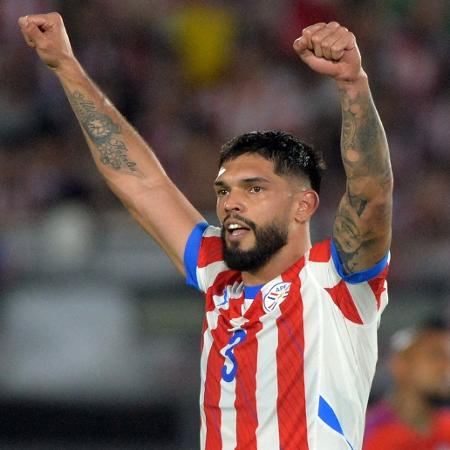 Alderete comemora gol marcado pelo Paraguai contra o Chile nas Eliminatórias Alderete comemora gol marcado pelo Paraguai contra o Chile nas Eliminatórias