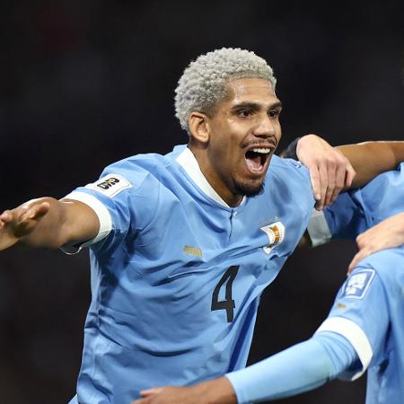 Ronald Araujo, do Uruguai, comemora após marcar contra a Argentina, pelas Eliminatorias Ronald Araujo, do Uruguai, comemora após marcar contra a Argentina, pelas Eliminatorias