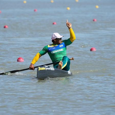 Isaquias Queiroz comemora vitória da prova do C1 500m na etapa de Szeged da Copa do Mundo de Canoagem Velocidade Isaquias Queiroz comemora vitória da prova do C1 500m na etapa de Szeged da Copa do Mundo de Canoagem Velocidade