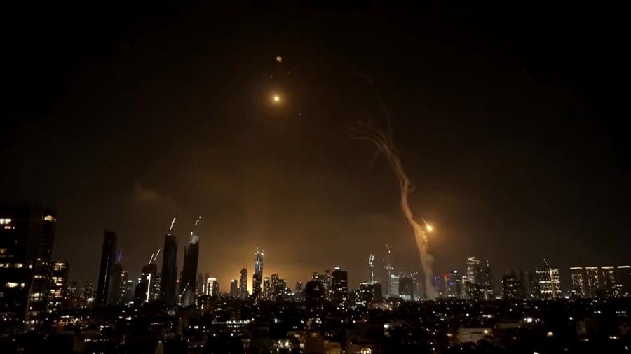 Mísseis iranianos explodem em Tel Aviv Mísseis iranianos explodem em Tel Aviv