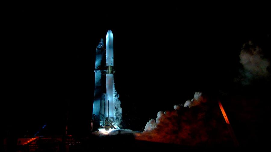 Foguete New Glenn, da Blue Origin, a empresa espacial do bilionário Jeff Bezos, posicionado no Cabo Canaveral, na Flórida (EUA) Foguete New Glenn, da Blue Origin, a empresa espacial do bilionário Jeff Bezos, posicionado no Cabo Canaveral, na Flórida (EUA)