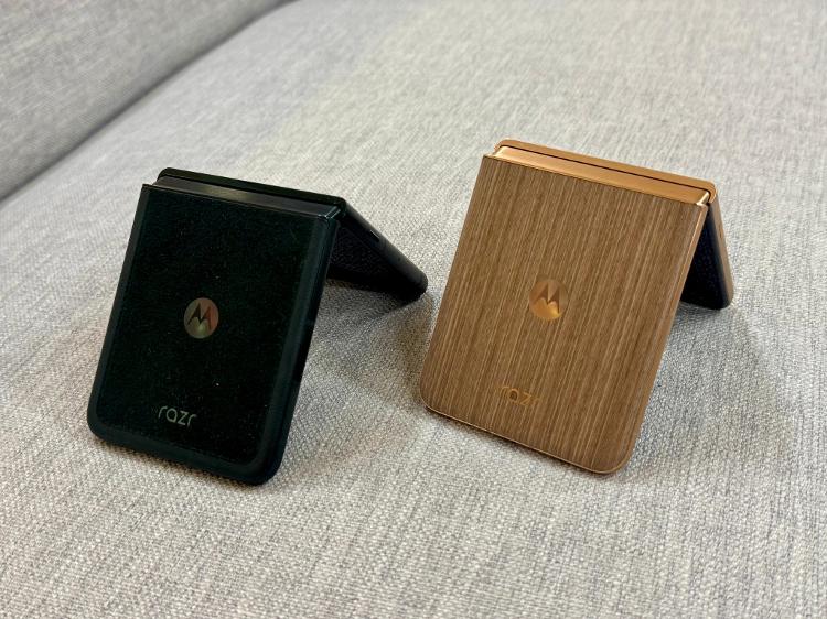 razr 60 ultra com revestimento em tecido Alcantara e em madeira razr 60 ultra com revestimento em tecido Alcantara e em madeira