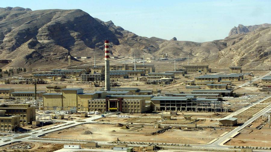 Foto mostra uma vista geral da usina nuclear de Isfahan (UCF), ao sul de Teerã, no Irã, em 30 de março de 2005 - HENGHAMEH FAHIMI/AFP
