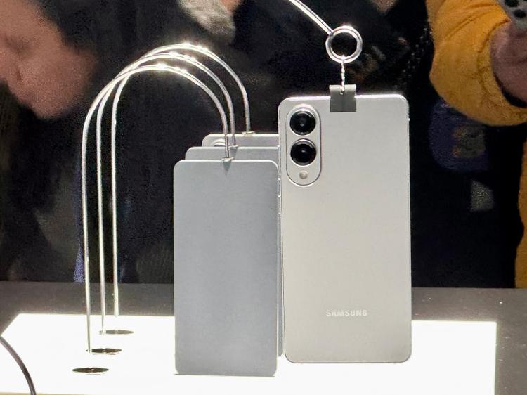 Samsung Galaxy S25 Edge Samsung Galaxy S25 Edge