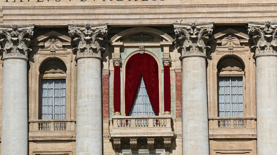 A Loggia benedizioni, sacada com vista para a Praça de São Pedro, onde ocorre a proclamação do novo papa A Loggia benedizioni, sacada com vista para a Praça de São Pedro, onde ocorre a proclamação do novo papa