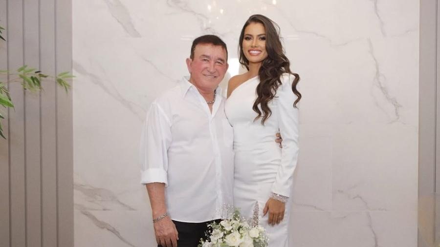 Amado Batista e Calita durante casamento civil 