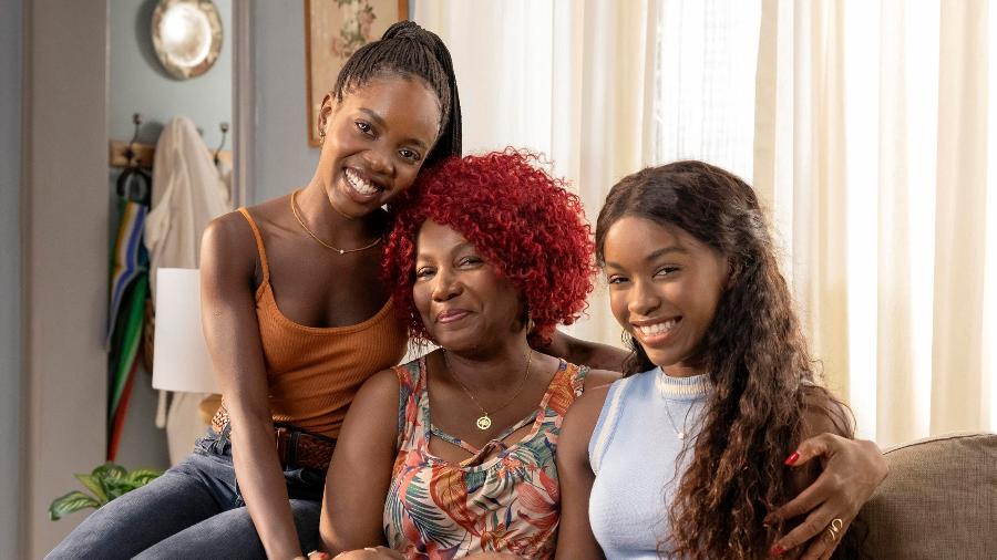 Leo (Clara Moneke) e Yara (Cyda Moreno), Stephany (Nikolly Fernandes) em 'Dona de Mim' Leo (Clara Moneke) e Yara (Cyda Moreno), Stephany (Nikolly Fernandes) em 'Dona de Mim'